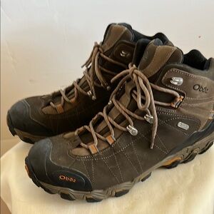 Brown Hiking Boots with High-Top Design